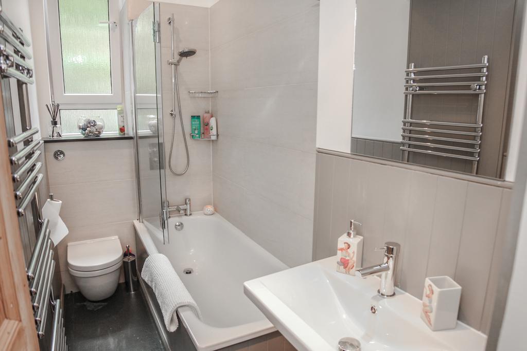 Апартаменты Chic & Bright Flat Near Holyrood Park Эдинбург Номер фото